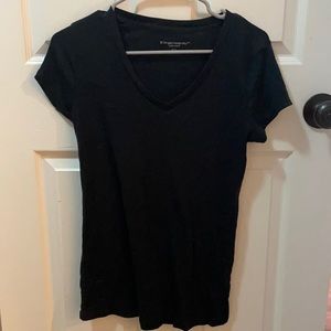 Liz Lange black v-neck t-shirt, size Medium